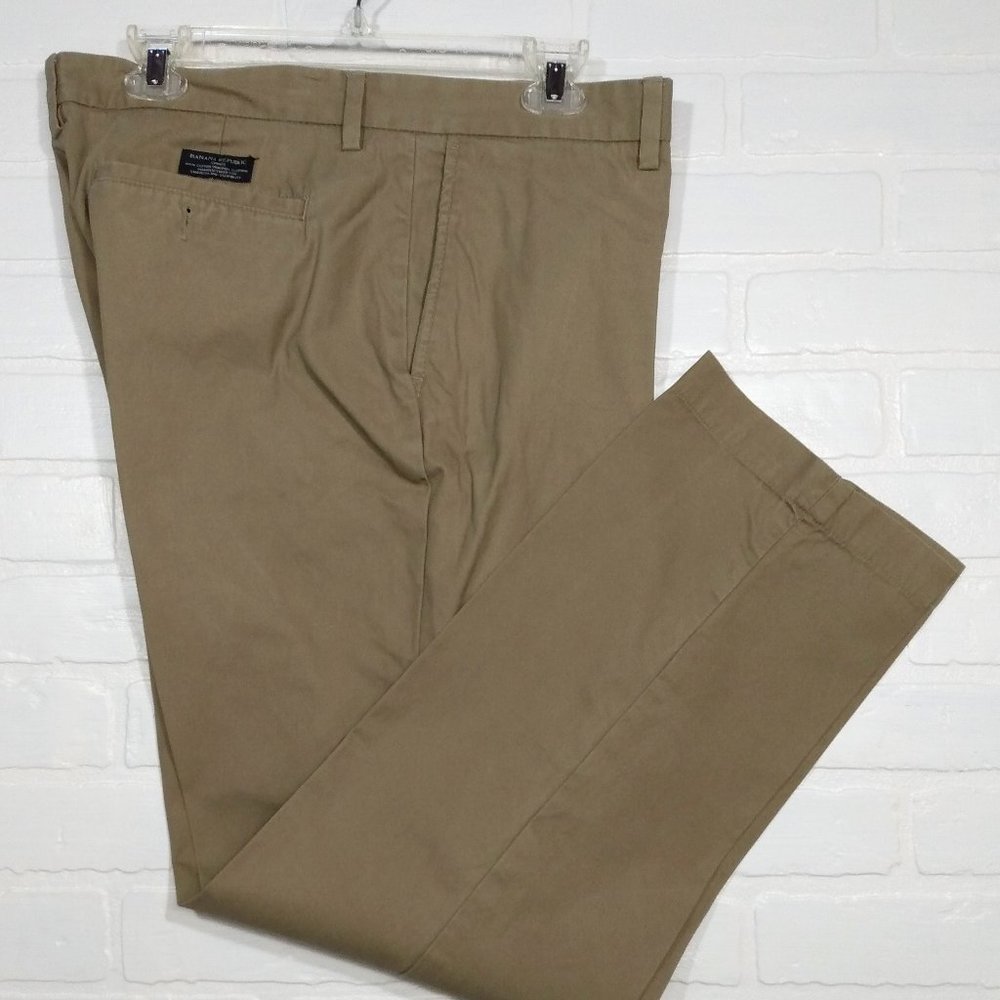 Banana Republic men's khaki cotton chino pants 36x30